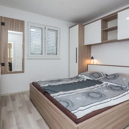 Loncar Apartmán *
