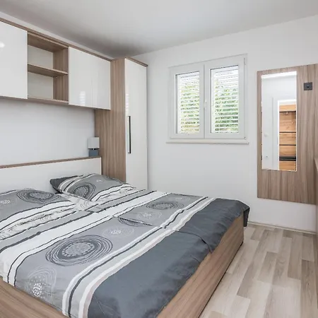 Loncar Apartmán Vir