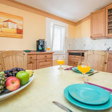 Loncar Apartmán Vir